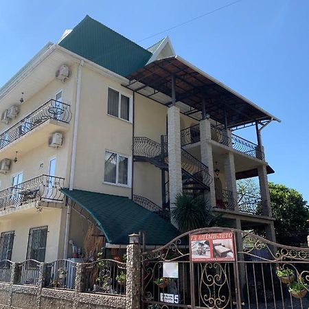 גגרה Guest House Aphyn Leto מראה חיצוני תמונה